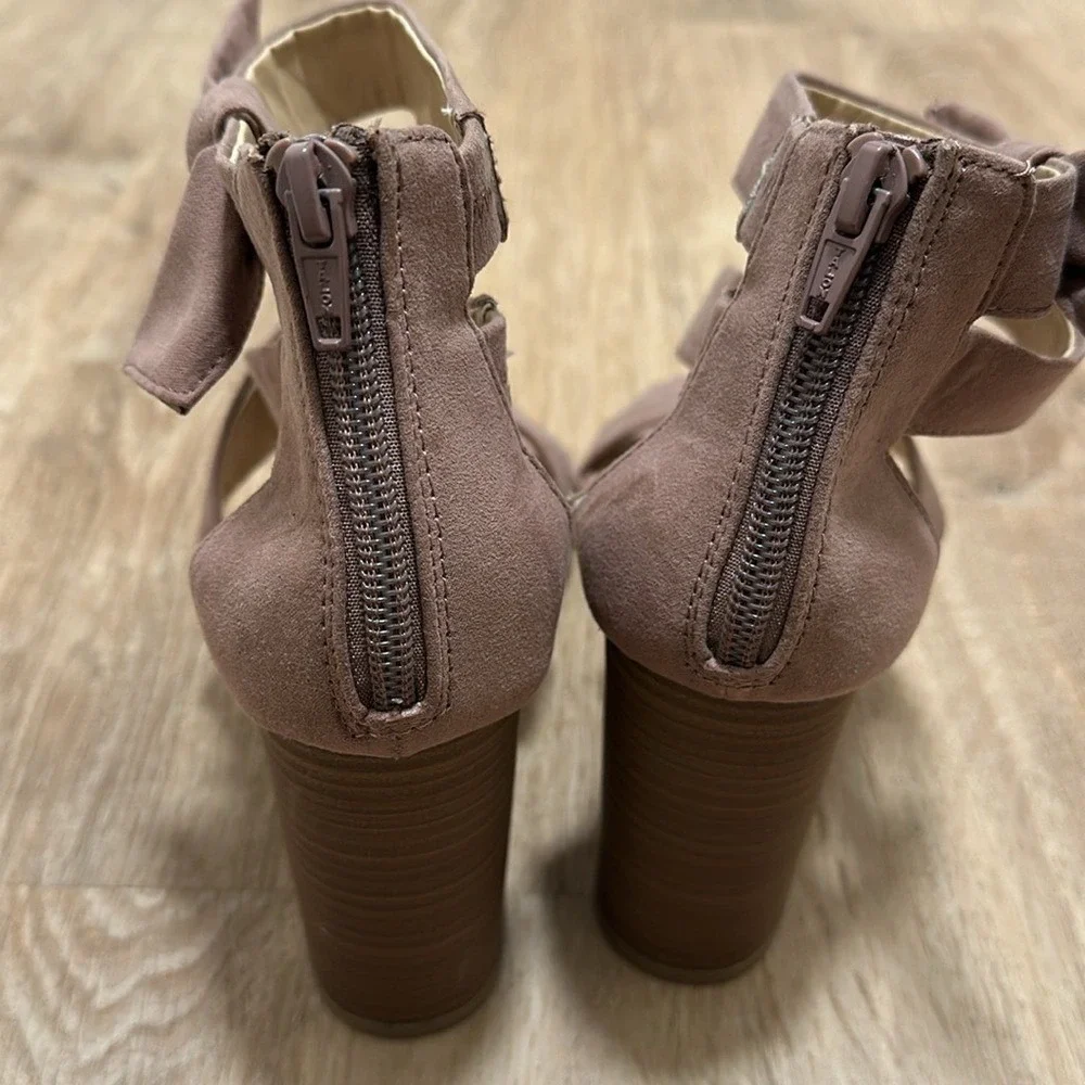 LC LAUREN CONRAD | Women's Mauve‎ Bow Girlfriend Block High Heels, Size 8.5